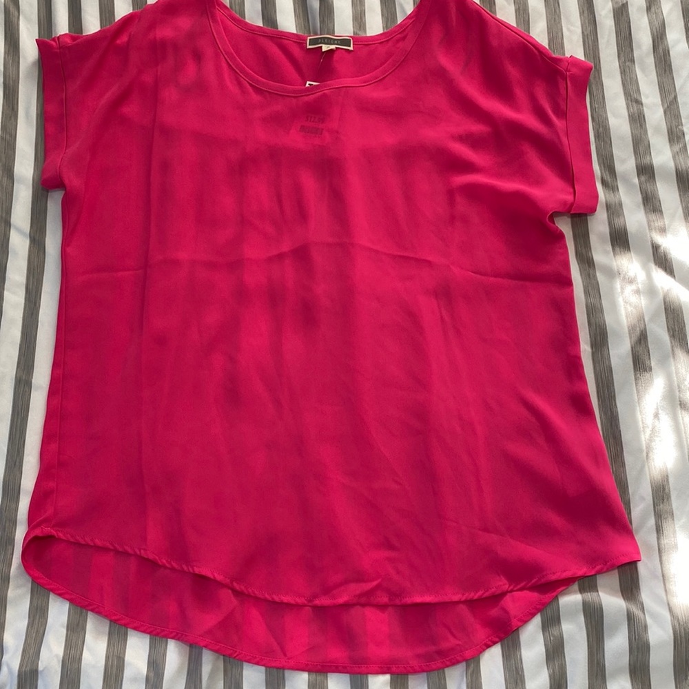 🌸 hot pink flowy shirt!